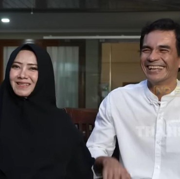 Ternyata Teddy Syach Masih Pajang Foto Mendiang Rina Gunawan, Begini Respons Istri