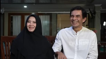 Ternyata Teddy Syach Masih Pajang Foto Mendiang Rina Gunawan, Begini Respons Istri