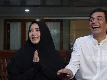 img-title Teddy Syach Pajang Foto Mendiang Rina Gunawan, Anne: Saya Harus Mengakui...