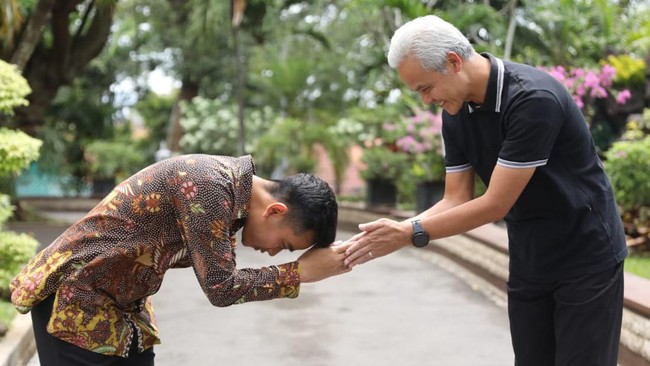 Gibran Rakabuming Raka putra Jokowi disebut masuk dalam enam kandidat pasangan Bacapres PDIP Ganjar Pranowo di Pilpres 2024.