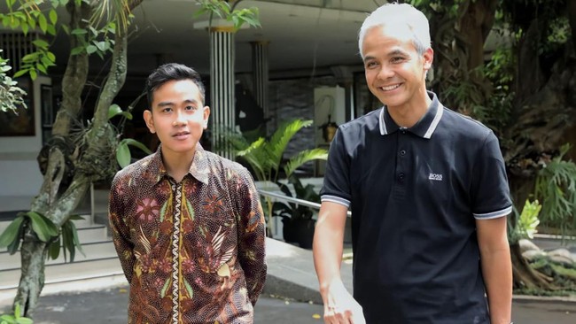 Gubernur Jawa Tengah yang juga calon presiden PDIP Ganjar Pranowo makan malam bersama dengan Walikota Solo Gibran Rakabuming Raka.