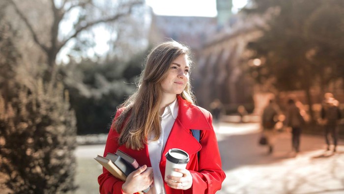 5 Zodiak yang Terkenal Paling Sopan, Menghormati Orang Lain Tanpa Pandang Bulu!