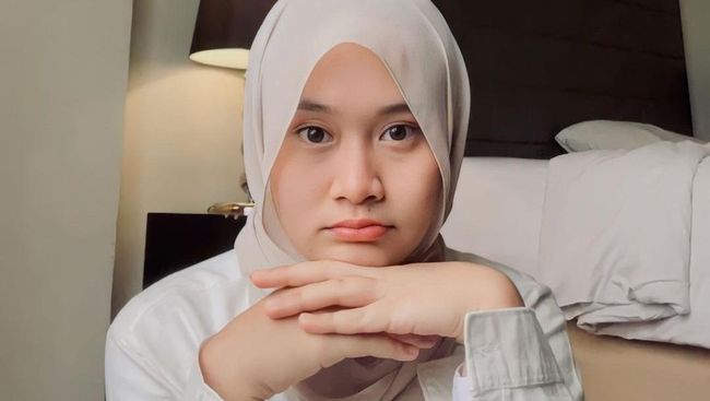 Isu Dekat dengan Aming, 7 Pesona Cantik Alma Thania Pernah 'Ditaksir' Desta