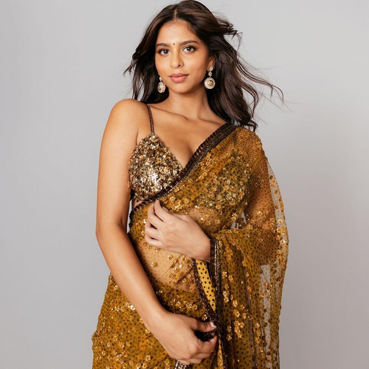 <p>Suhana Khan mengikuti jejak sang ayah di industri film Bollywood, Bunda. Ia melakukan debut di Bollywood lewat film berjudul <em>The Archive</em> di Netflix. (Foto: Instagram @suhanakhan2)<br /><br /><br /></p>