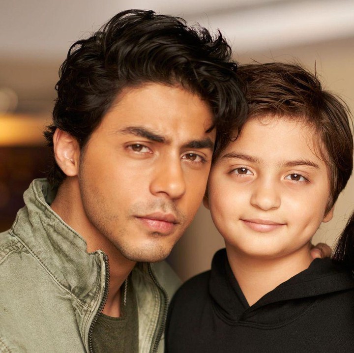 <p>Lalu si bungsu AbRam Khan tak kalah pamor. Bocah berusia sembilan tahun ini selalu membanggakan orang tuanya. Mengikuti jejak kakak-kakaknya, bocah kelahiran tahun 2013 tersebut jago taekwondo. (Foto: Instagram @___aryan___) <br /><br /><br /></p>