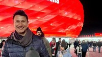 <p>Christian Sugiono dan Titi Kamal mengajak Arjuna serta Kai menyaksikan pertandingan klub sepakbola Bayern Munich yang digelar di stadium Allianz Arena, Munich. (Foto: Instagram @csugiono)</p>