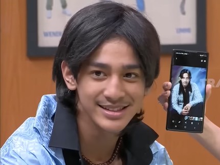 7 Potret Tampan Kenzy yang Mirip Banget Andre Taulany Muda