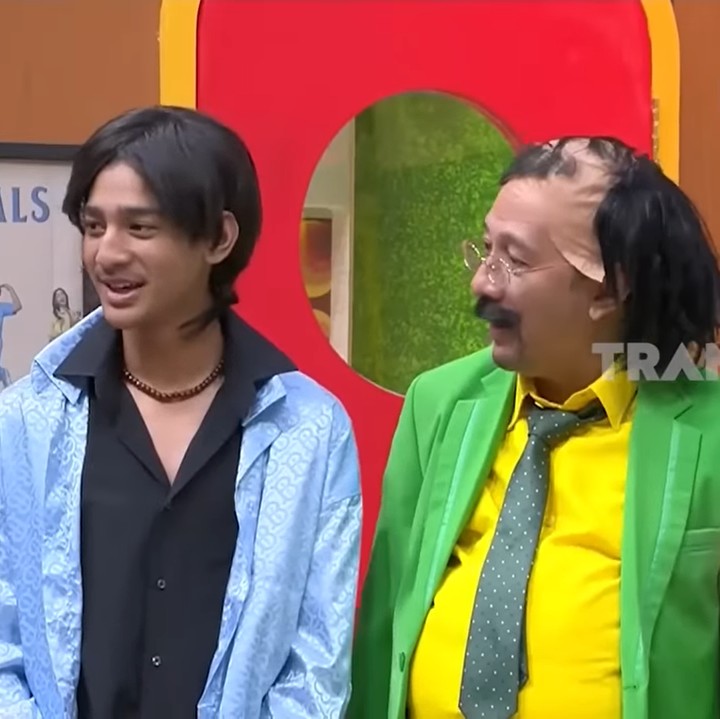<p>Andre Taulany dikaruniai tiga anak dari pernikahannya dengan Rien Wartia Trigina. Anak keduanya, Arkenzy Salmansyah Taulany memiliki paras yang sangat mirip dengannya. (Foto: YouTube TRANS7 OFFICIAL)</p>