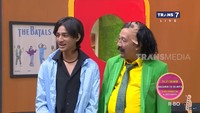 <p>Andre Taulany dikaruniai tiga anak dari pernikahannya dengan Rien Wartia Trigina. Anak keduanya, Arkenzy Salmansyah Taulany memiliki paras yang sangat mirip dengannya. (Foto: YouTube TRANS7 OFFICIAL)</p>