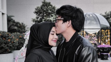 Hamil Anak Kedua, Aurel Hermansyah Doa Minta Momongan Laki di Kabah