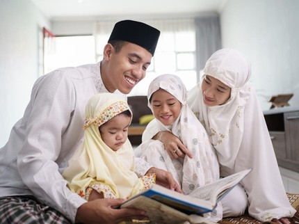 5 Cara Tingkatkan Bonding dengan Anak Selama Bulan Ramadhan Menurut Ustazah