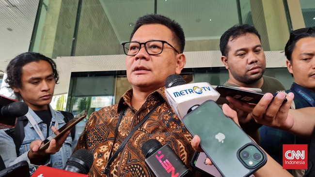 Brigjen Endar laporkan Sekjen dan Karo SDM KPK ke Polda Metro Jaya atas dugaan penyalahgunaan wewenang terkait pencopotannya.