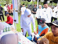 Ngantor di Desa Sragi, Bupati Ipuk Cek Pembangunan Jalan Rogojampi-Gendoh