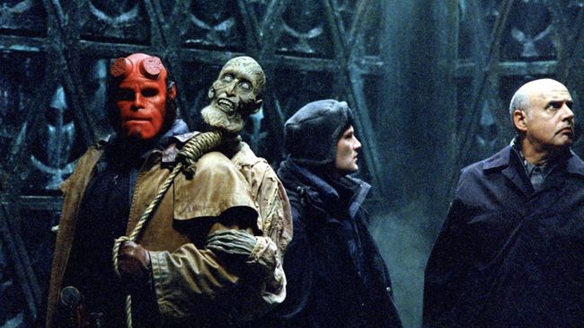 Trans TV menayangkan Hellboy (2004) untuk BLOCKBUSTER SAHUR MOVIES edisi Minggu (9/4) pukul 01.45 WIB. Film ini dibintangi Ron Perlman.