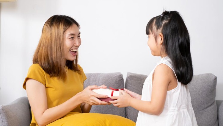 Ilustrasi Hadiah Menarik untuk Anak Ilustrasi Hadiah Menarik untuk Anak