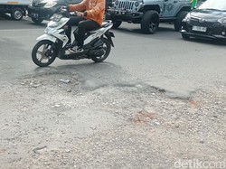 Jalan Berlubang di Kircon Bandung Bikin Greget