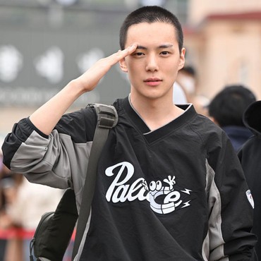 MONSTA X Berkumpul Sambut Kepulangan Minhyuk dari Wamil