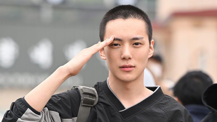 Kompak Banget, MONSTA X Antar Minhyuk Daftar Militer