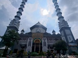 Melihat Masjid Agung Lamongan yang Diklaim Tertua di Kota Soto