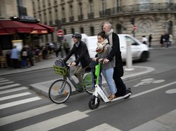 Paris Kewalahan, Larang Sewa Skuter Listrik di Kotanya