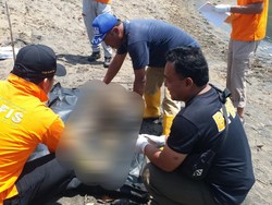 Mayat Pria Tinggal Kerangka Ditemukan di Muara Sungai Barek Malang