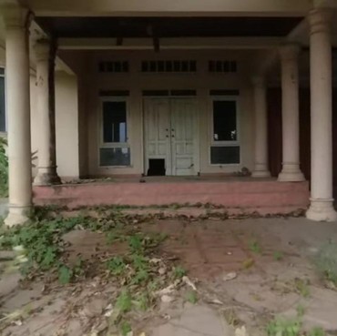 Bikin Merinding, Intip 10 Potret Rumah Suzanna yang Terbengkalai Bertahun-tahun