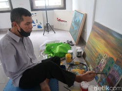 Kisah Inspiratif Salim, Kehilangan Kedua Tangannya hingga Jadi Pelukis