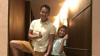 <p>Di waktu luangnya, Samuel banyak berbagi momen penting bersama sang putri. Pada perayaan Hari Valentine kemarin, ayah dan anak ini menghabiskan waktu bersama untuk dinner. (Foto: Instagram @samuelrizal1)</p>