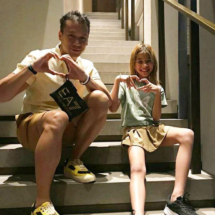 <p>Aktor Samuel Rizal kerap berbagi kedekatannya dengan sang putri, Drucilia Kalea Arifin, di media sosial. Pria 42 tahun ini sering menghabiskan waktu dengan putrinya yang kerap dipanggil Cilla. (Foto: Instagram @samuelrizal1)</p>