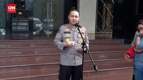 VIDEO: Polda Metro Selidiki Anggotanya Bawa Pulang Baju Bekas Sitaan