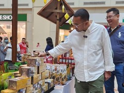 Bawang Goreng Bawa Siti dan Rita ke Singapura