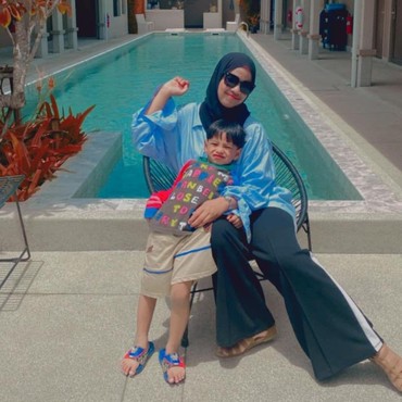 Potret Terkini Bayi Tampan Viral yang Sudah Masuk Sekolah