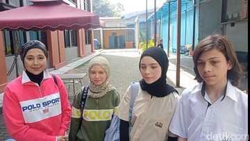 HARAPAN AYU AZHARI UNTUK ANAK