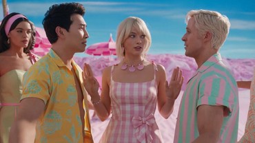 img-title Greta Gerwig Bikin Sejarah, 'Barbie' Raup Cuan Rp15 Triliun