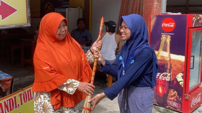 Chaswanah saat mengikuti lomba debat di gedung DPRD Kota Malang.