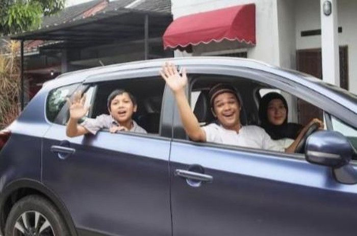 Ilustrasi keluarga melakukan perjalanan mudik/Foto: Freepik/Queenmoonlite Studio Ilustrasi keluarga melakukan perjalanan mudik/Foto: Freepik/Queenmoonlite Studio