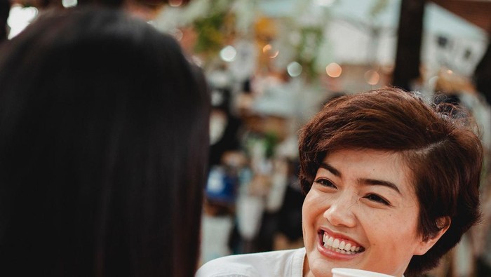 Bisa Bikin Orang Nyaman, Ini 7 Bahasa Tubuh yang Membuatmu Terlihat Ramah