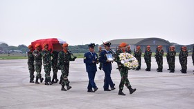 TNI AU Selidiki Penyebab Kecelakaan Terjun Payung Prajurit di Jakarta