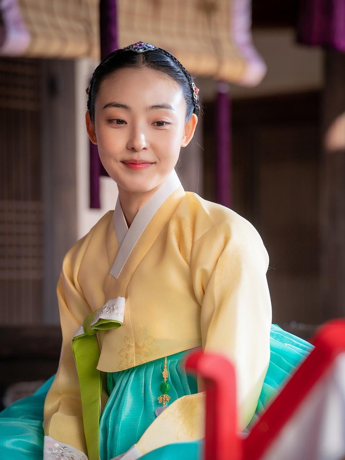 Di drama tersebut, Jeon So Nee berperan sebagai putri dari keluarga bangsawan bernama Min Jae Yi yang kemudian 'dituduh' sebagai pembunuh dari orang tuanya sendiri./ Foto: soompi.com