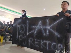 Pelantikan Pj Rektor Unisla Lamongan Diwarnai Demo Mahasiswa