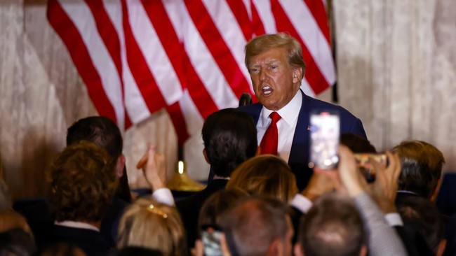 Trump membantah 34 dakwaan pidana dalam persidangan. Rencananya sidang dengar pendapat selanjutnya akan digelar 4 Desember 2023.