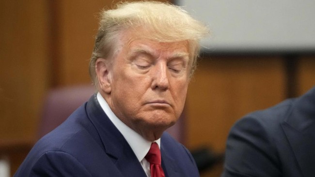 Donald Trump telah menyatakan dirinya tidak bersalah atas 34 tuntutan dakwaan pidana. Sidang akan dilanjutkan pada 4 Desember mendatang.