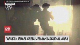 VIDEO: Pasukan Israel Serbu Jemaah Masjid Al-Aqsa
