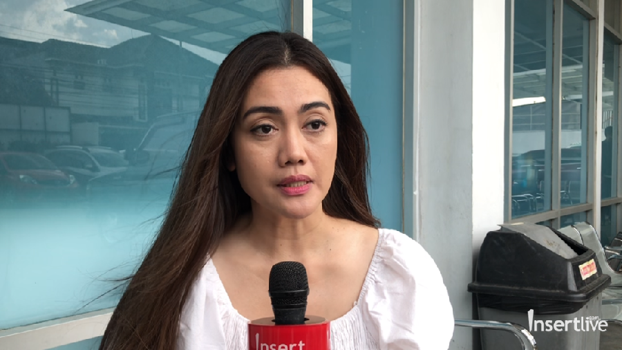 Nia Anggia, adik Julia Perez