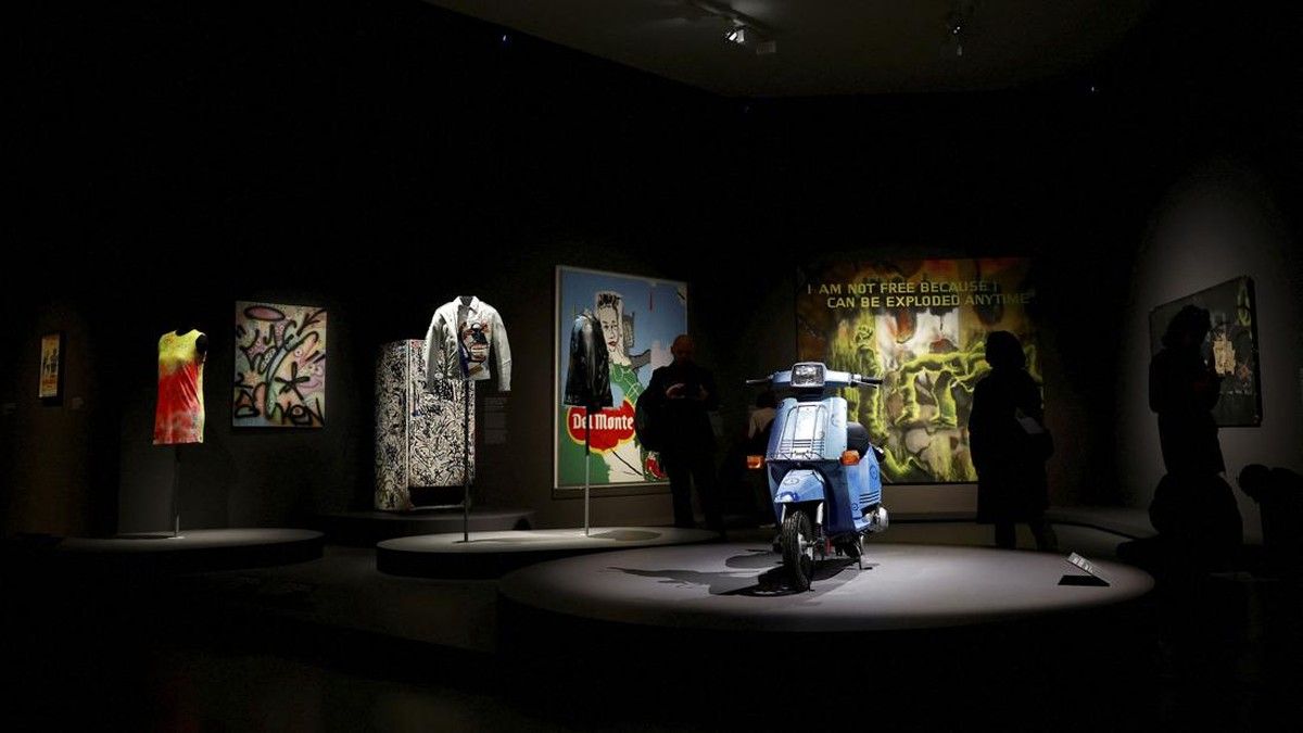 FOTO: Kolaborasi Legendaris Basquiat dan Warhol Mejeng di Paris