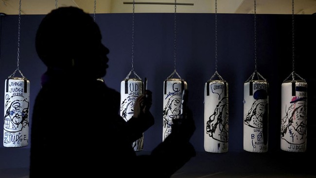 FOTO: Kolaborasi Legendaris Basquiat dan Warhol Mejeng di Paris
