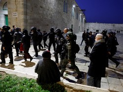 Masjid Al-Aqsa Diserang Polisi Israel!