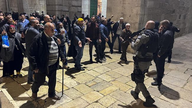 Arab League to Hold Emergency Meeting after Israeli Attack on Al Aqsa Mosque