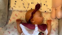 7 Potret Gemasnya Naeswari Anak Adipati Dolken, Disebut Bayi Bule yang Chubby