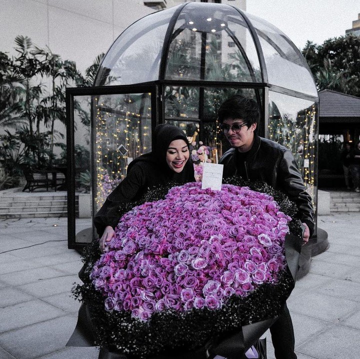<p>Banyak netizen yang turut mendoakan Atta dan Aurel nih, Bunda. Mereka berharap agar pasangan ini selalu diberi kebahagiaan dan keberkahan. (Foto: Instagram: @attahalilintar)</p>